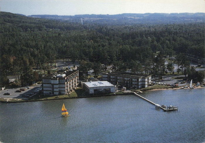 Bakers Acres Motel and Cottages (Waterfront Inn, Tamarack Lodge) - Waterfront Inn Postcard